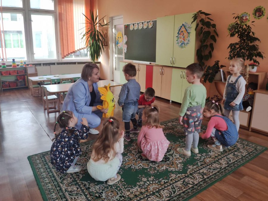 Молодые - молодым