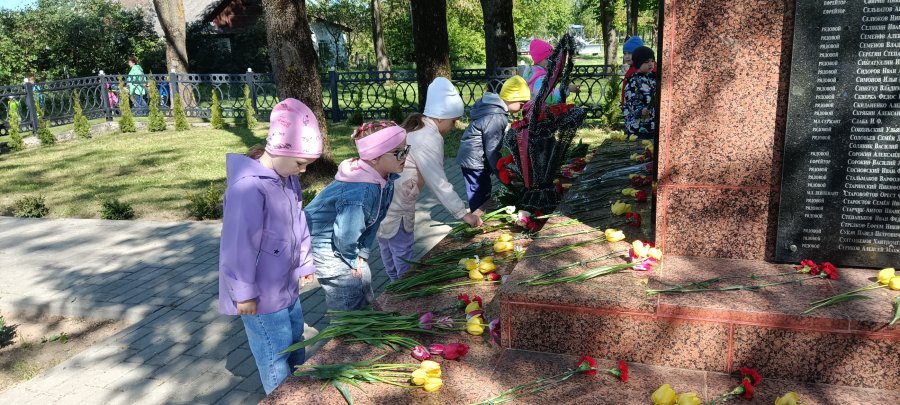 Экскурсия к памятнику по ул. Медведева